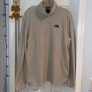 North Face Men’s fleece pullover with 1/4 zipper.